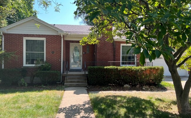 Primary Photo - 416 E Division St