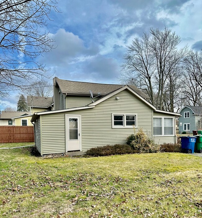 Building Photo - Charming Completely Remodeled Home!