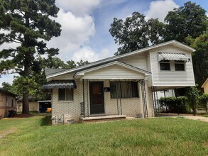 Building Photo - 4 Bedroom and 3 Bathroom home NLR