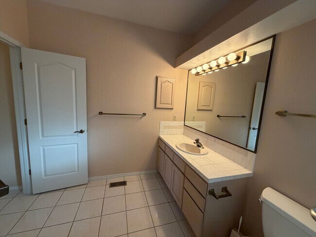 Building Photo - 2 Bedroom Home Available on Cul-De-Sac with Bosque Trail Access in Rivers Edge Rio Rancho!