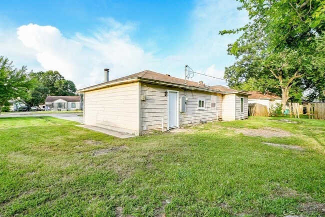 Building Photo - 319 Rustic Dr