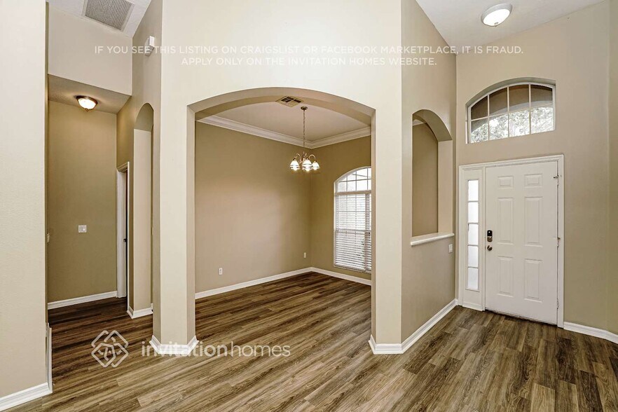Building Photo - 945 Pickfair Terrace