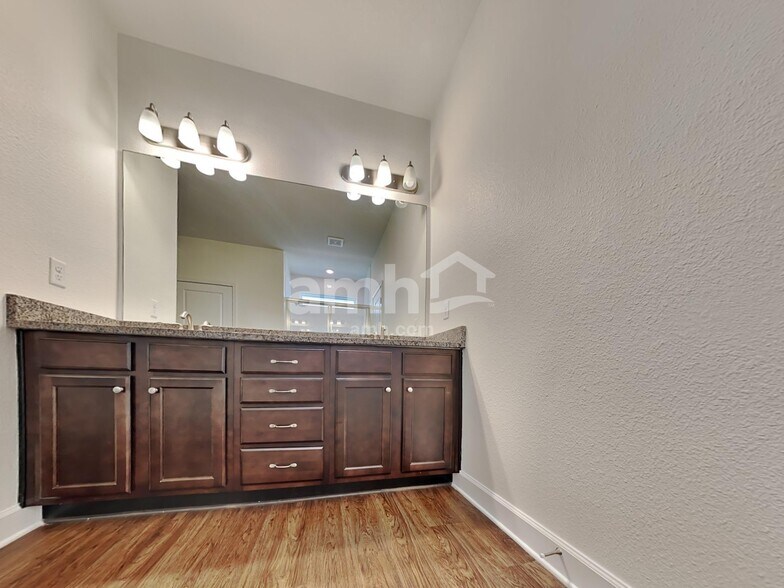 Building Photo - 437 Sandstone Dr