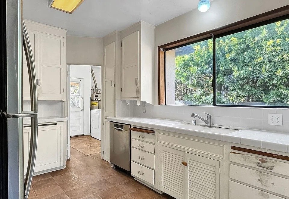 Building Photo - 844 25th St