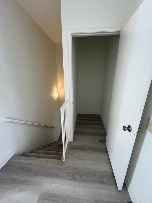 Building Photo - 702 Jay Cir