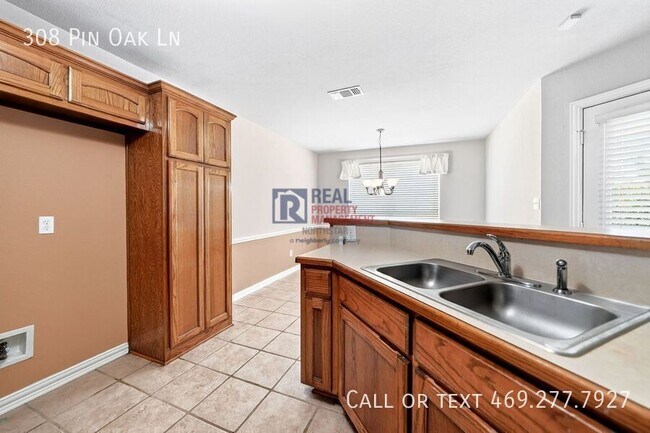 Building Photo - 308 Pin Oak Ln