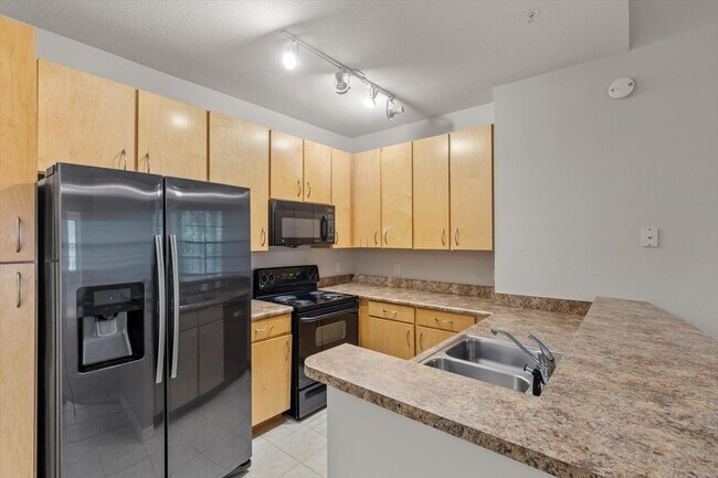 Building Photo - Gated Bartram Park Condo
