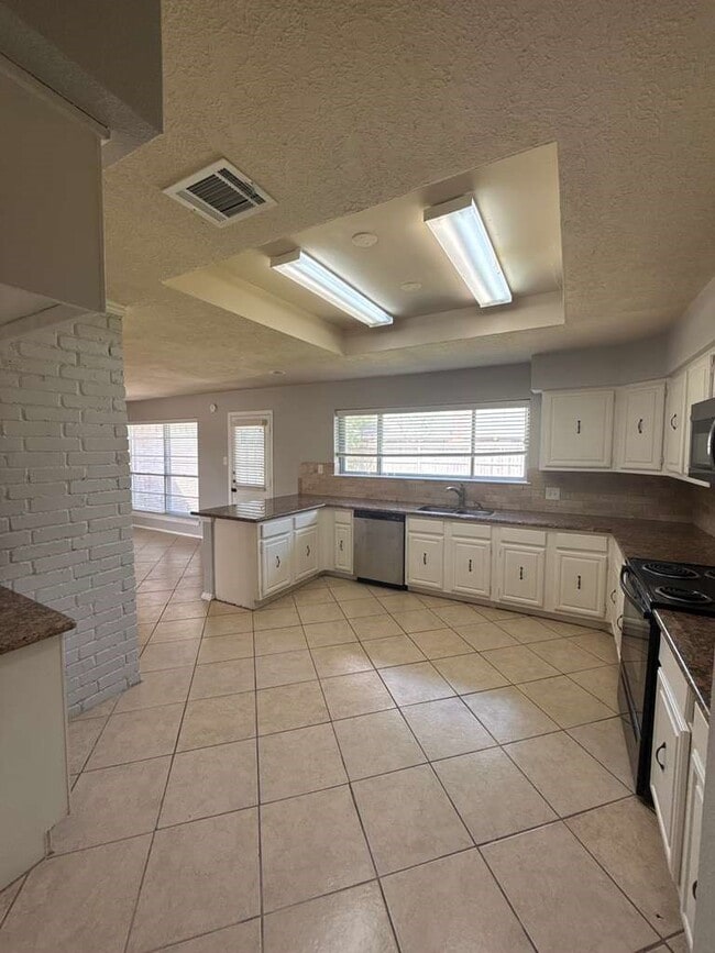 Building Photo - 22602 Fincastle Dr