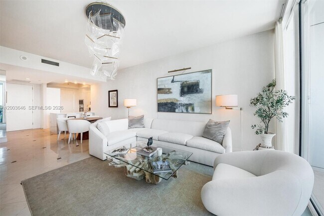 Building Photo - 100 South Pointe Dr