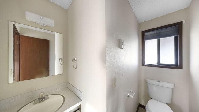 Building Photo - 3 Bed 2.5 Bath - Penn Cove Views - Groups - Pet Friendly - Shed