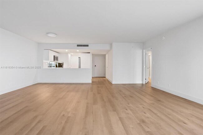 Building Photo - 555 NE 34th St
