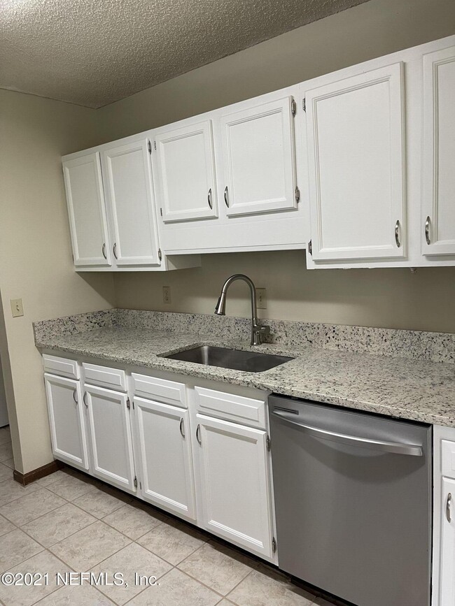 Building Photo - 14171 Drakes Point Dr