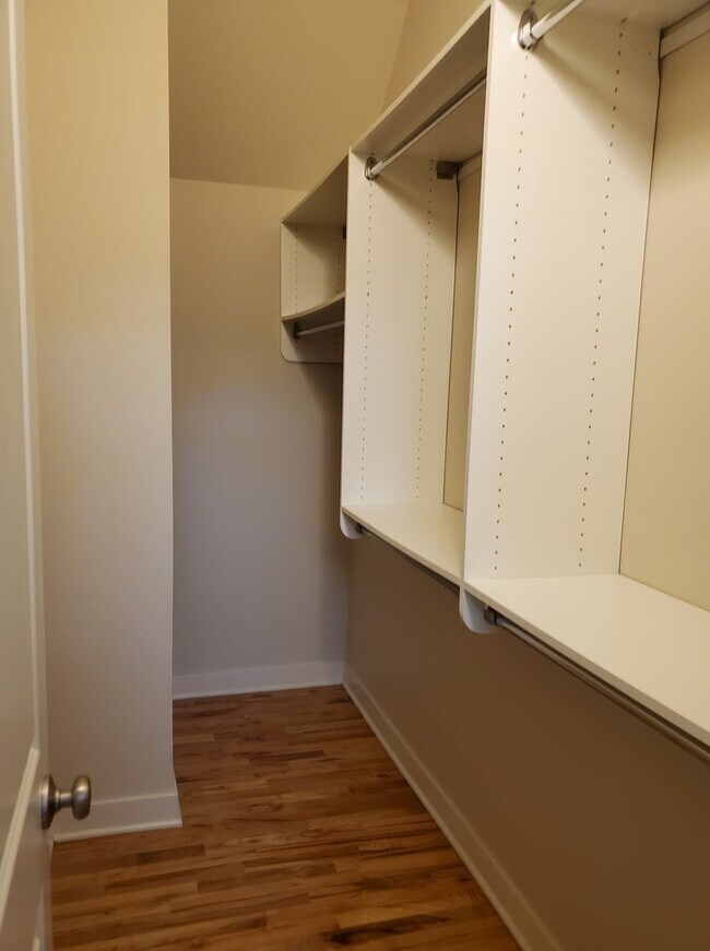 Building Photo - 3609.5 N Lakewood Ave