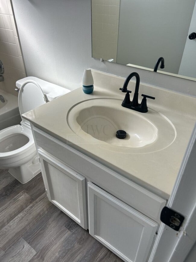 Building Photo - 2802 Delta Cir