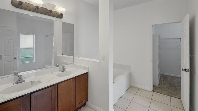 Building Photo - 3033 NE 27th St