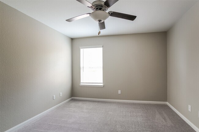 Building Photo - 27092 Leonardo Dr