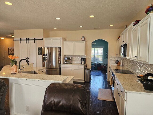 Building Photo - 4 Bedroom 2.5 Bath unfurnished home in Nautical Reach Neighborhood