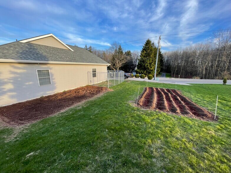 Building Photo - 5451 North Ave