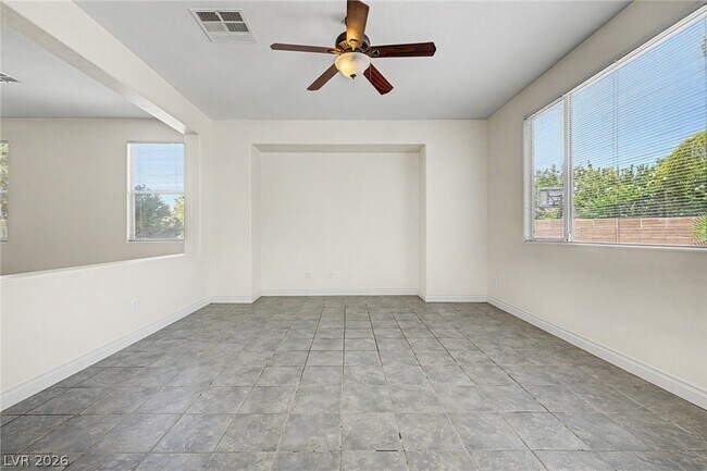 Building Photo - 2392 Predera Ave
