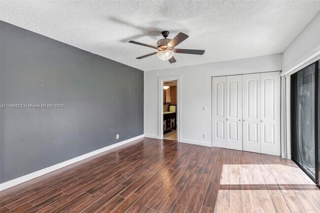 Building Photo - 2551 Camelot Ct