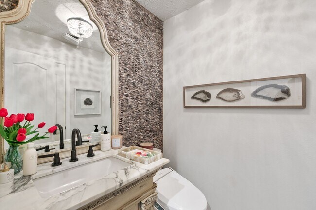 Building Photo - 2560 Costa Mesa Cir
