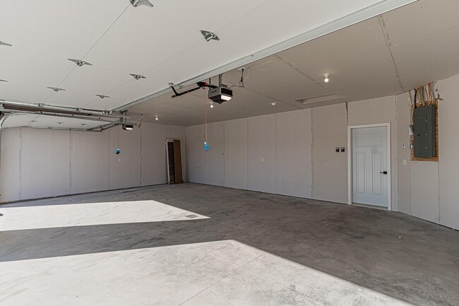 Building Photo - 5846 James Dr W