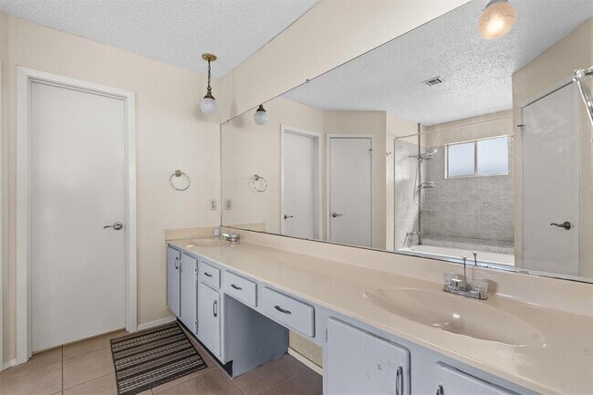 Building Photo - 11614 Tanglebriar Trail