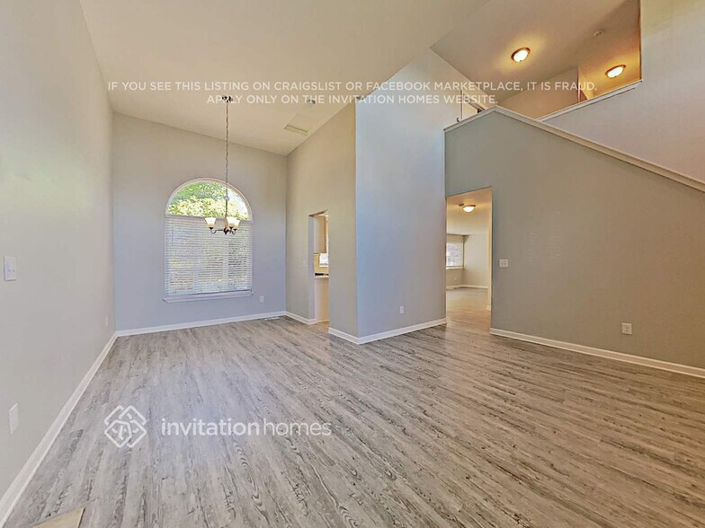 Building Photo - 11308 15th Pl SE