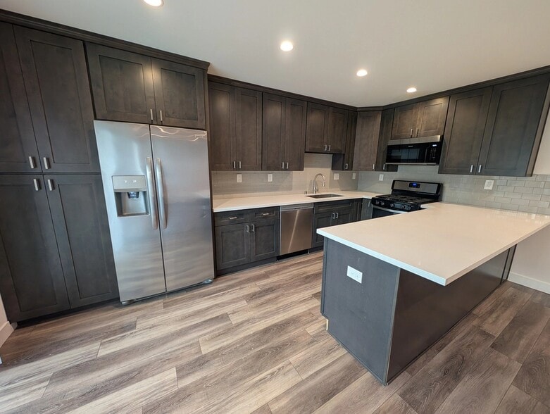 Primary Photo - 739 N Sweetzer Ave