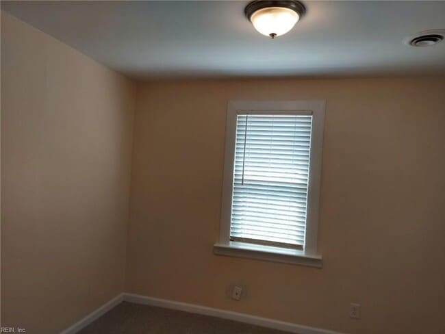Building Photo - 3 BR 2 BA House