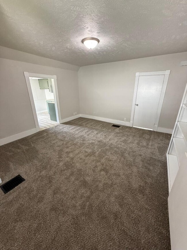 Building Photo - 726 S 18th St