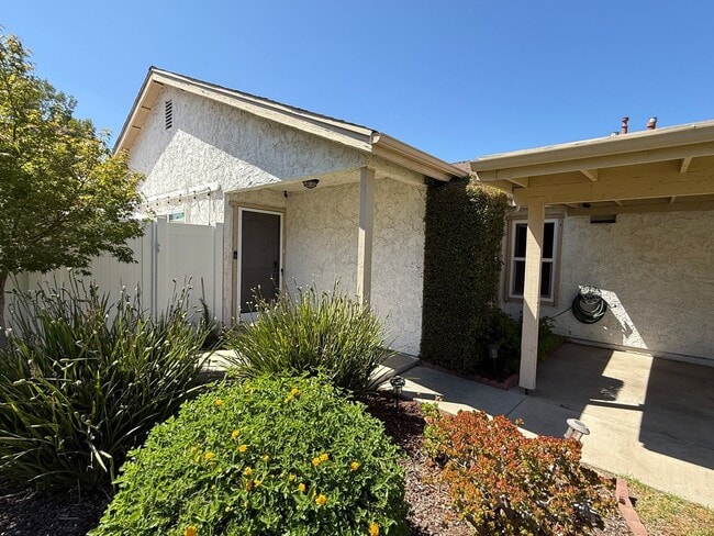 Building Photo - Well Maintained & Updated Home