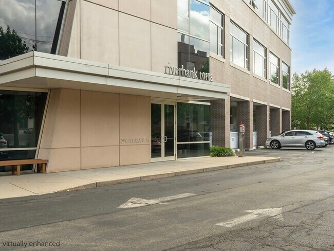 Building Photo - 290 Pleasant St