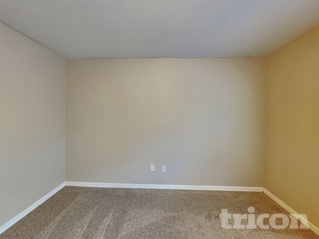 Building Photo - 8312 N Orangeview Ave