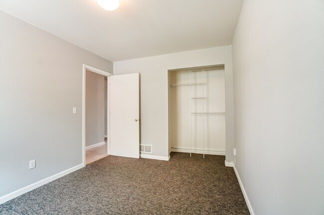 Building Photo - 3704 Willow Run Dr