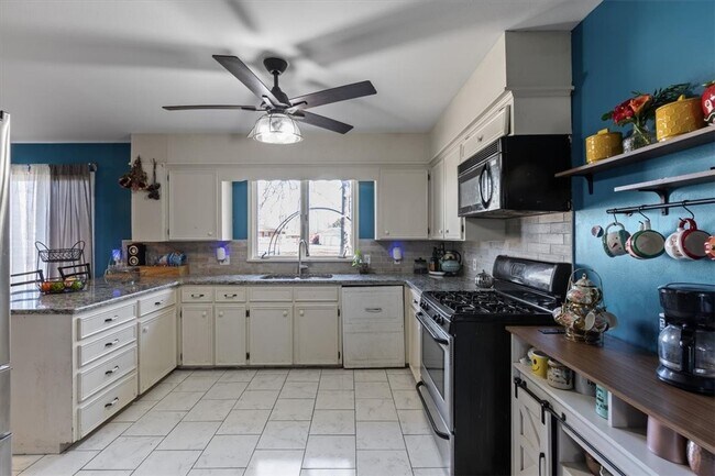 Building Photo - 2002 S 17th St