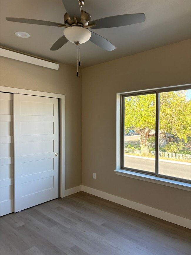 Building Photo - Open Spaced Apartment