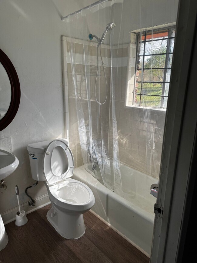 Building Photo - 5526 Stonewall St