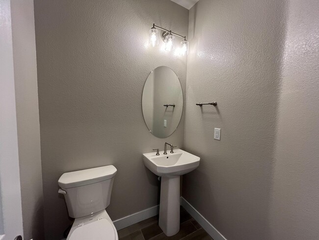 Building Photo - 6575 Dove Pt Pl