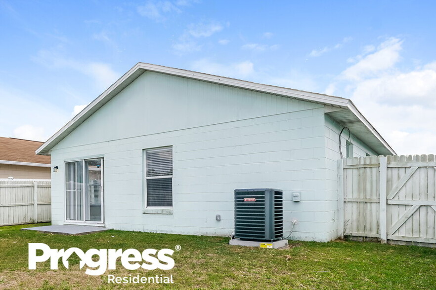 Building Photo - 9710 Red Clover Ave