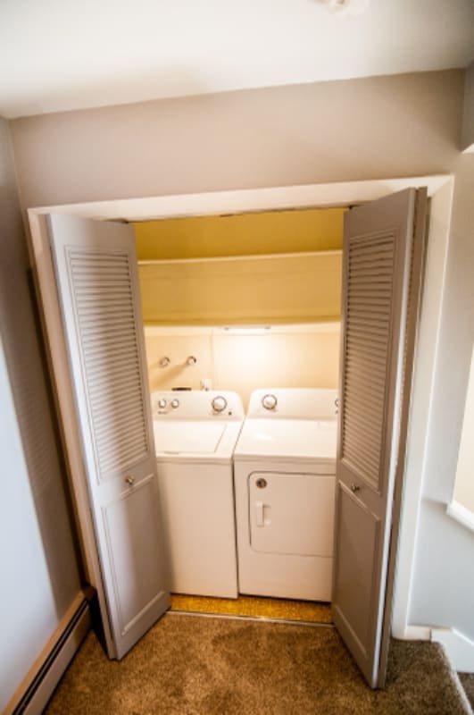 Building Photo - 809 E Drake Rd