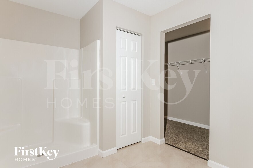 Building Photo - 122 SW Sea Lion Rd