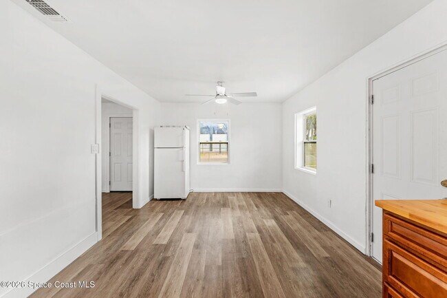 Building Photo - 405 Dummitt Ave