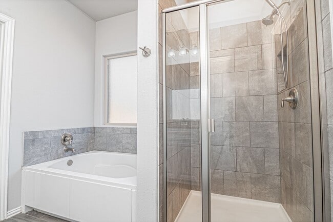 Building Photo - 819 Pentagon Rd