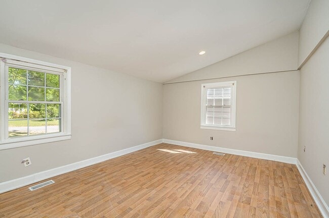 Building Photo - Charming 3BD, 2BA Raleigh Home on a Large ...