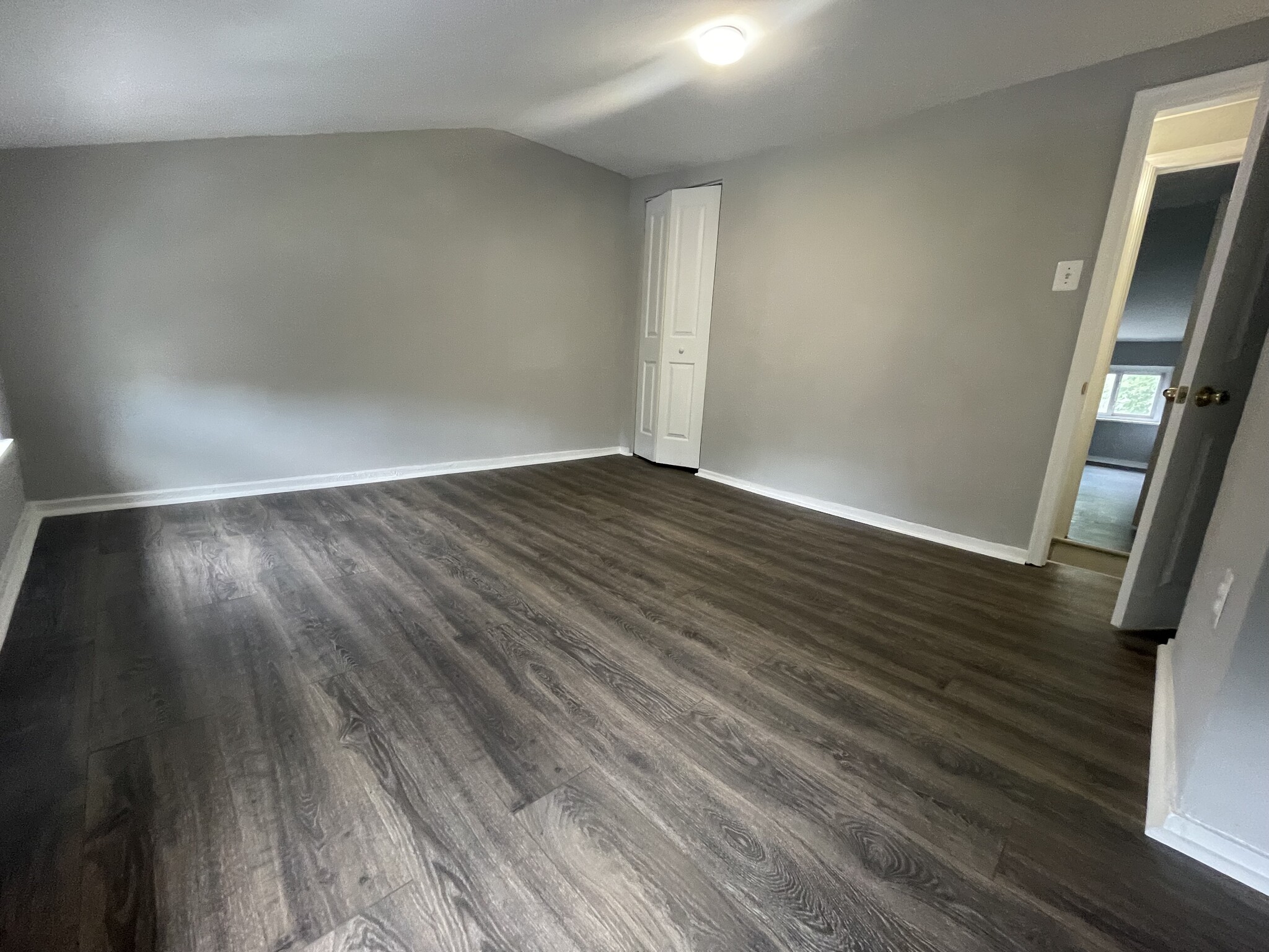 Building Photo - 907 W Lombard St