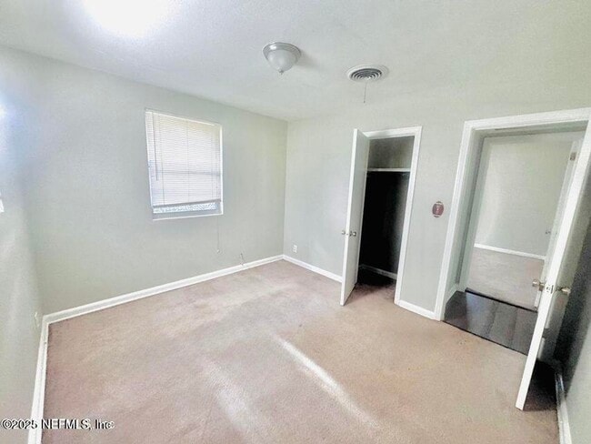 Building Photo - 6422 Solandra Dr