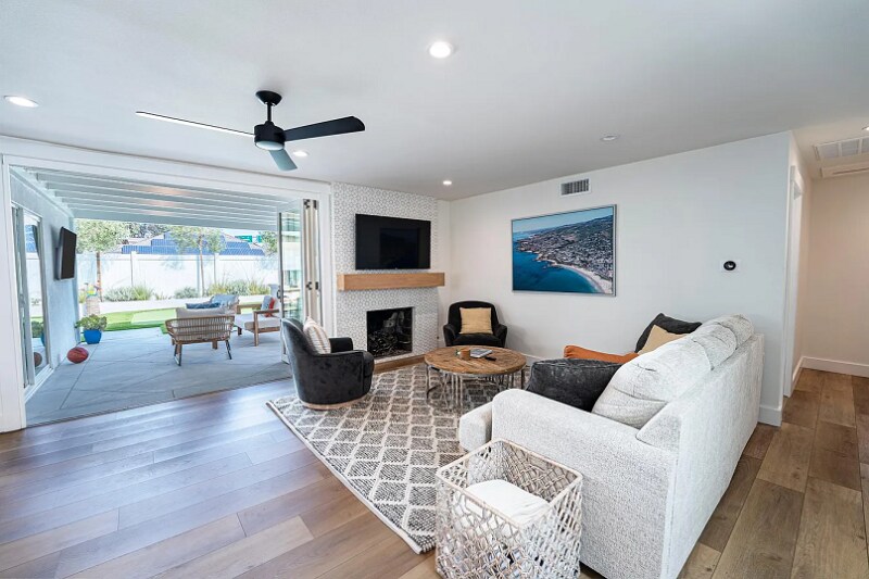 Building Photo - 2858 Drake Ave