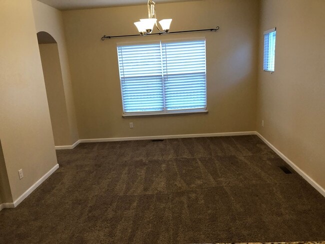 Building Photo - Very Nice 3 bed, 3 bath 2 car Home on a cul-de-sac in Peyton with Mountain Views