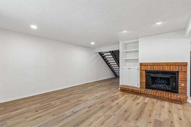 Building Photo - 11819 Red Oak Way